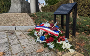 Nouvelle gerbe de fleurs déposée à Bourges en commémoration des morts pour la France en Afrique du Nord