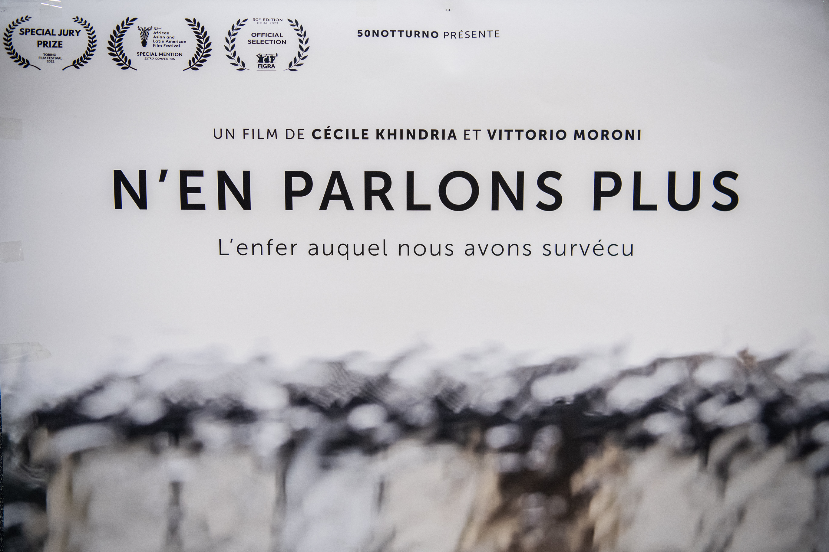 L'affiche du documentaire « N’en parlons plus » de Cécile Khindria et Vittorio Moroni L'affiche du documentaire « N’en parlons plus » de Cécile Khindria et Vittorio Moroni