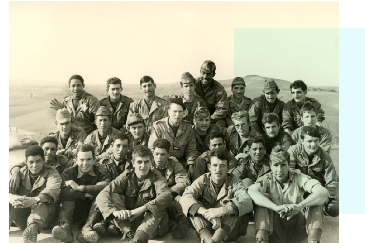 Soldats en Algérie, appelés français et Harkis, 54-62 © Appelé inconnu / akg-images / FM_GACMT_54_001 Soldats en Algérie, appelés français et Harkis, 54-62 © Appelé inconnu / akg-images / FM_GACMT_54_001