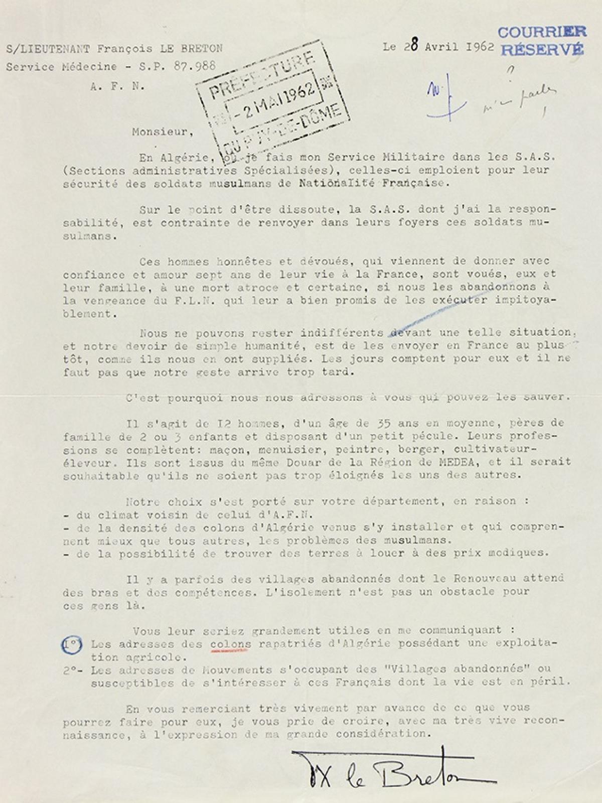 Illustration 11 : lettre du sous-lieutenant Le Breton au préfet du Puy-de-Dôme demandant à ce que soient accueillis dans le département 12 Harkis attachés à une section administrative spécialisée (SAS), 28 avril 1962 (Archives du Puy-de-Dôme, 414W) Illustration 11 : lettre du sous-lieutenant Le Breton au préfet du Puy-de-Dôme demandant à ce que soient accueillis dans le département 12 Harkis attachés à une section administrative spécialisée (SAS), 28 avril 1962 (Archives du Puy-de-Dôme, 414W)