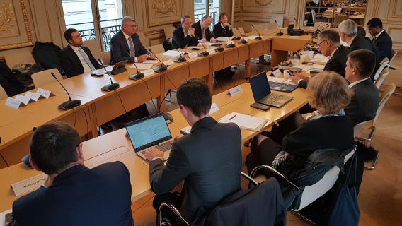 Les membres de la CNIH siègeant en commission @Robert PONCET/CNIH